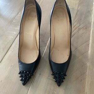Louboutin Geo Black Leather Pumps Spike leather Toe Cap